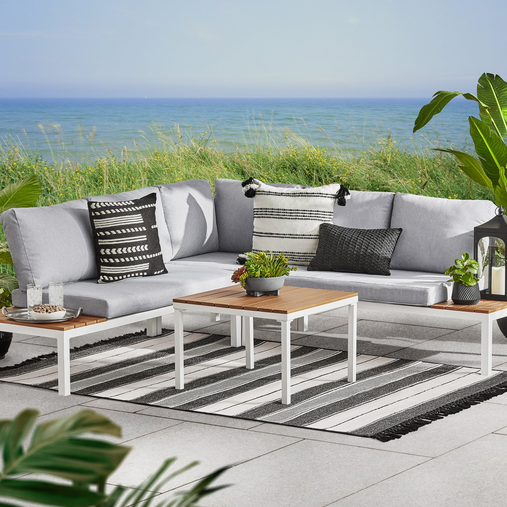 Oakleigh 4-Piece Outdoor Chaise Sectional Set With Table