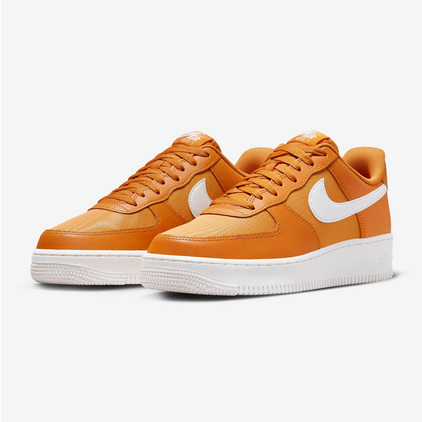 Gran oferta en zapatos y sudaderas con capucha Nike