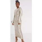 Vestido largo de satén con alas de murciélago de ASOS
