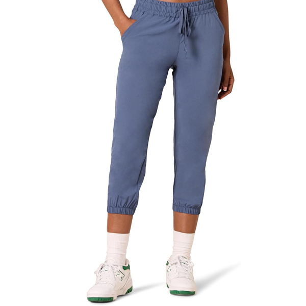 Amazon Essentials Women's Stretch Woven 23.5" Inseam Crop Pant