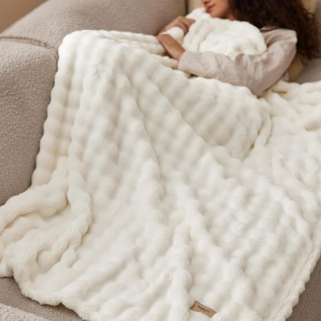 Bedsure 50" X 60" 3D Fleece Bubble Throw Blanket