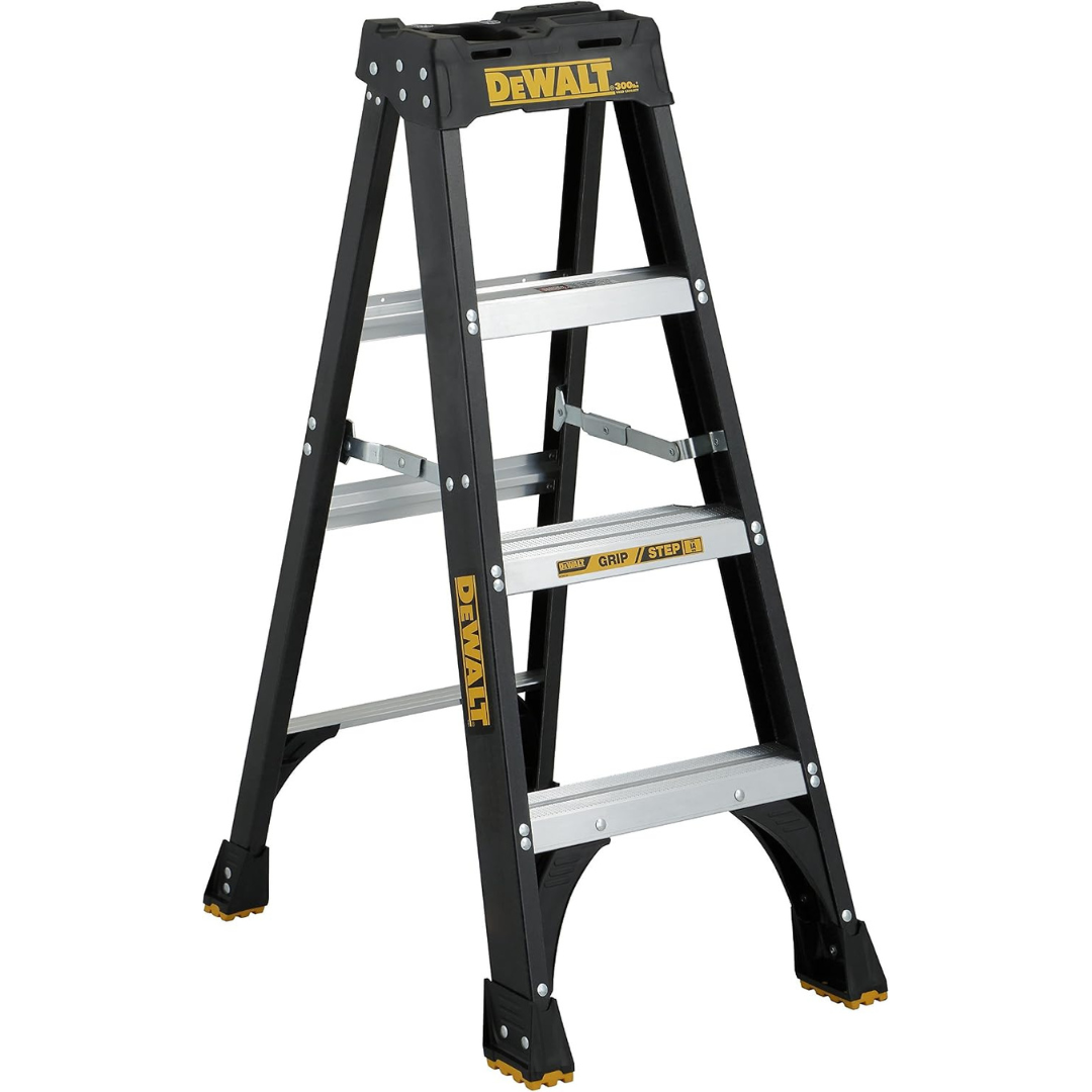 DeWalt 4-Foot Step Ladder (DXL3010-04)