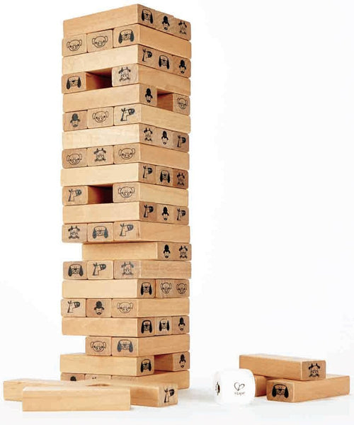 Hape derribando la torre de bloques de madera