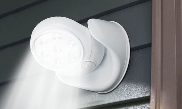 Motion Activated Cordless Light with 7 LED Bulbs