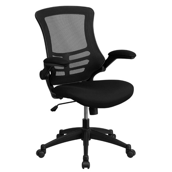Silla de oficina giratoria de malla negra con respaldo medio y brazos abatibles