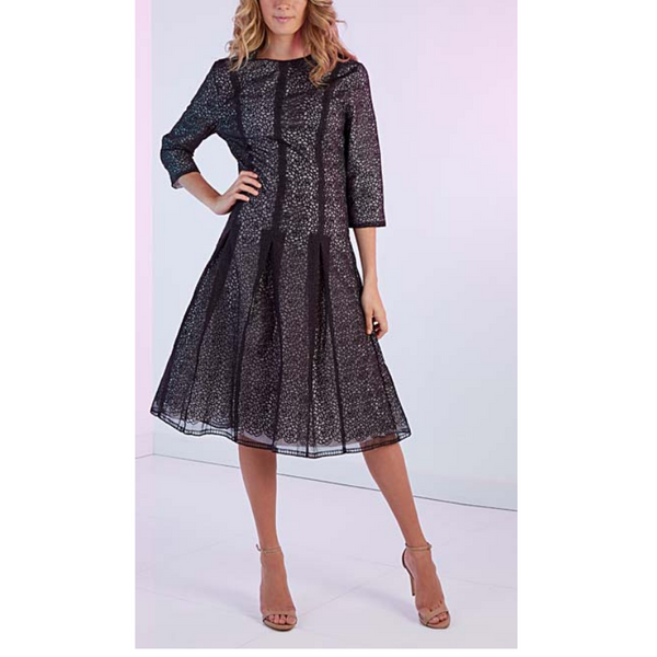 Vestido ajustado y con vuelo