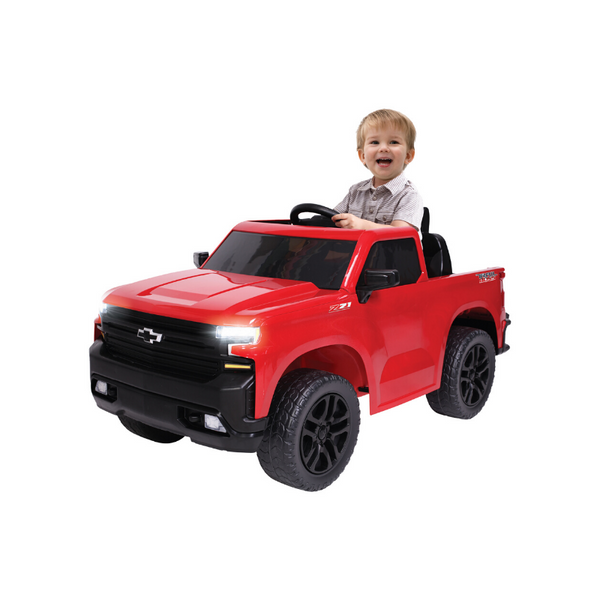 Paseo en camioneta Chevy Silverado en un coche de juguete