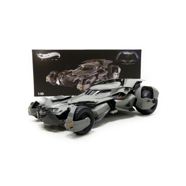 Hot Wheels Batman vs. Réplica del vehículo Superman Batimóvil