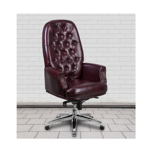 Silla ejecutiva multifunción tradicional de cuero color burdeos con respaldo alto y capitoné