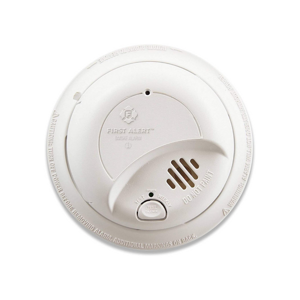 Alarma de humo First Alert con enchufes adaptadores